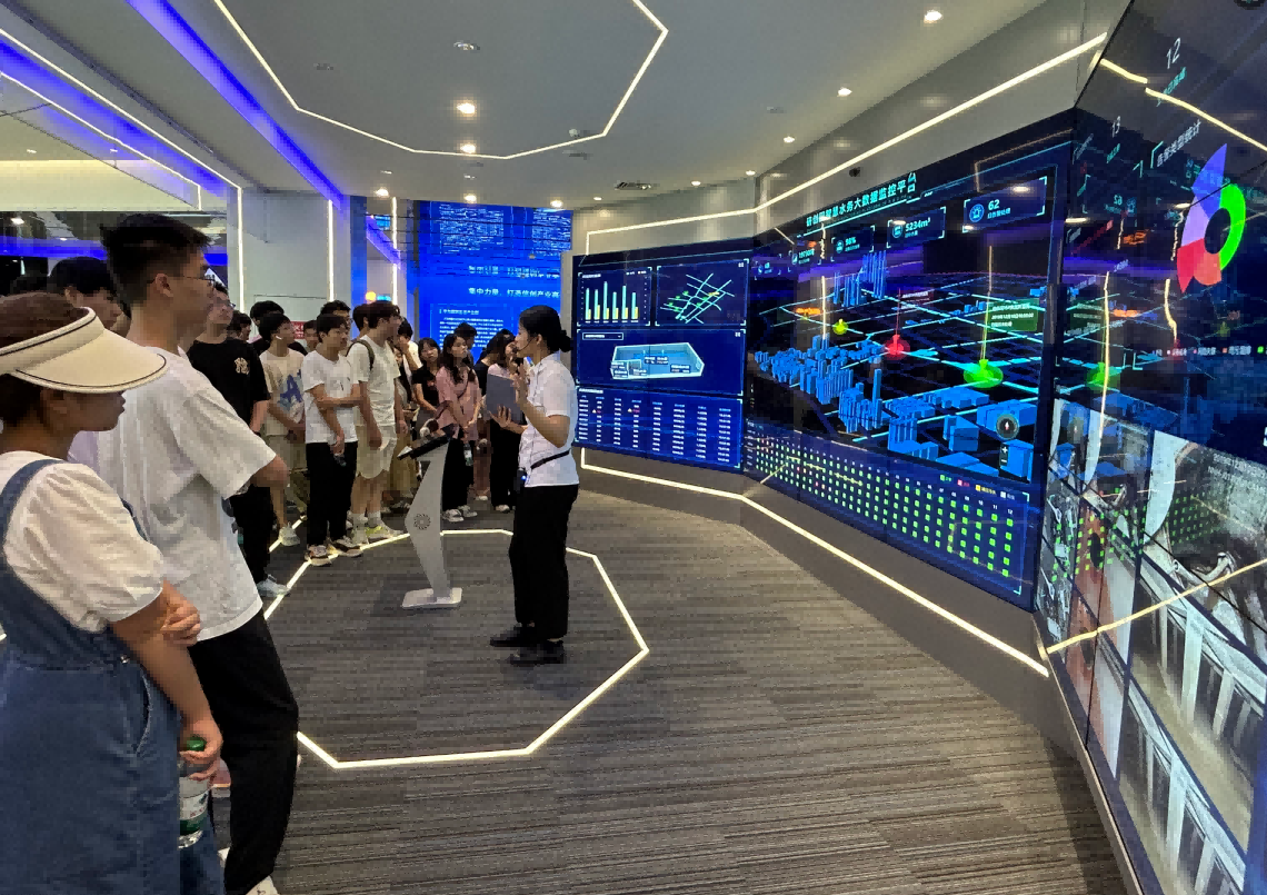 鑫配资 鑫配资科技IT精英暑期实训营活动日 | 探秘南京江北新区研创园 科技火花点亮未来梦想